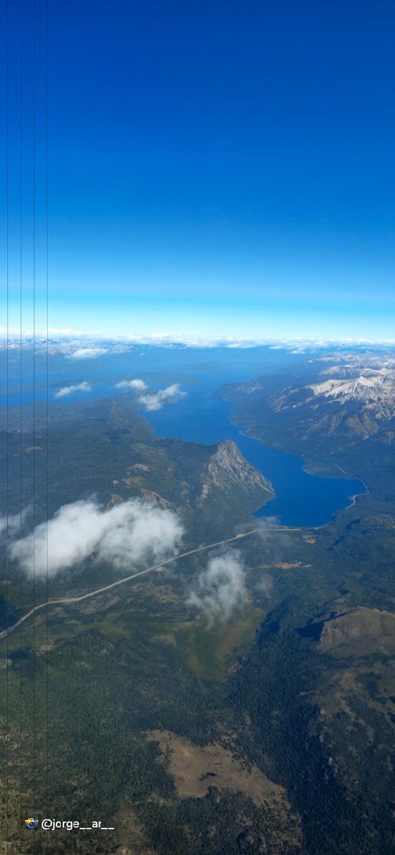 Con esta hermosa imagen aérea de Bariloche, les deseo un bonito y bendecido miércoles. 🌄✨ Que la inmensidad de la naturaleza nos recuerde que cada día es una nueva oportunidad para volar alto. 💙
"Lo que haces hoy puede mejorar todos tus mañanas." – Ralph Marston
#BuenosDías