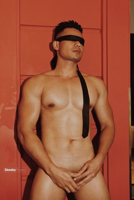 Watch ShenkyPhoto's leaked NSFW photo on TwXstars