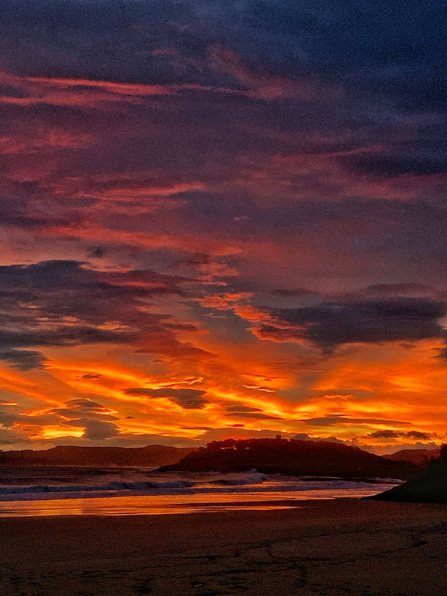 Espectacular… el amanecer vivido hoy miércoles en el Sardinero