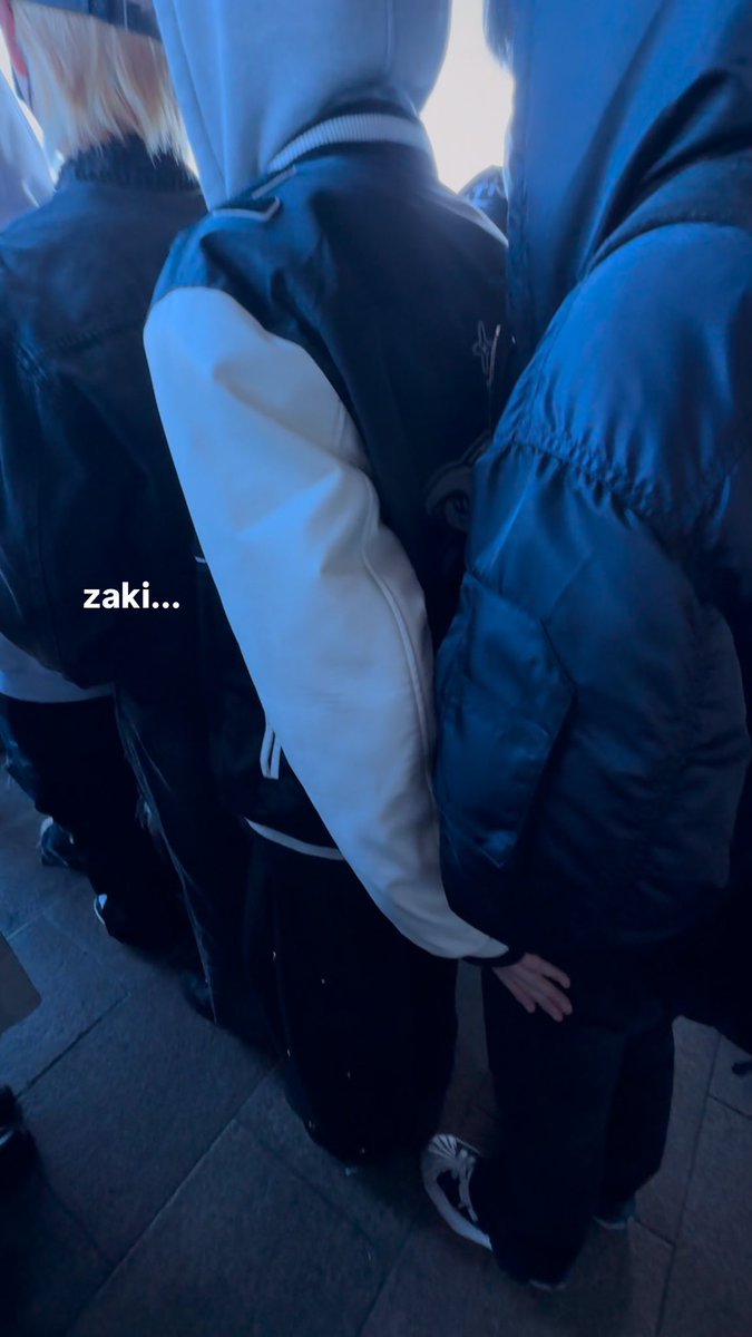 hmzkio's tweet photo. 석준이등에
성빈이 포옥.하고 기대니까
석준이가
똥깨엉덩이토닥슨해줌
궈엽 https://t.co/oj1pO3CCSX