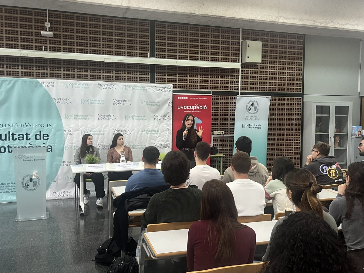 ▪️Seguim amb una Interessant taula rodona sobre les experiències personals en la cerca d’ocupació amb Cristina Flor, Professora de Fisioteràpia de la UV, Ana Maudos, Fisio egressada de la Fac  Fisioteràpia i Ana Santamaría, Fisio egressada de la Fac de Fisioteràpia.