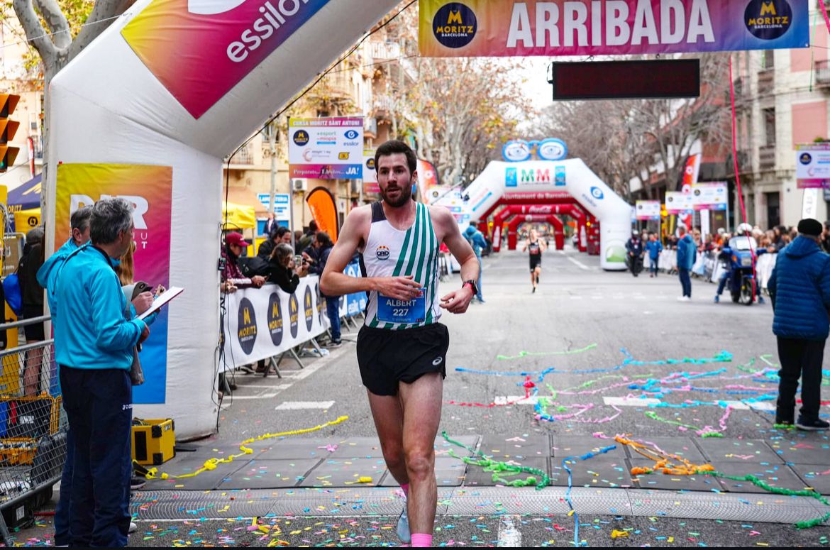 📣 S T E P  B Y  S T E P ❗ 👣

Punt de partida després de 3 mesos entrenant amb continuïtat tornant a la @cursamoritzsantantoni! 🎯🏁

⏱️ - 30'42"
👤 - 9è 

Queda molt camí per recórrer i marge de millora, però ja hem donat les primeres passes! ✊🏻🛠️✅

photo: <a href="/fotoxziao/">Ziao Jiang</a>