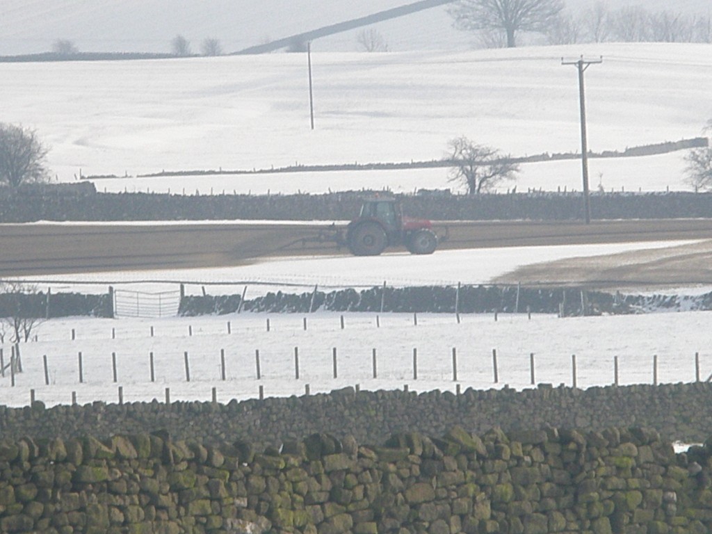EnvAgencyYNE's tweet photo. π Reminder for farmers: Under Rule 3 of the Farming Rules for Water, spreading slurry or manure on snow is illegal.
Applications must meet soil and crop need to prevent pollution and protect our waterways.
#FarmingRules #SustainableFarming https://t.co/vUpb0wuRA4