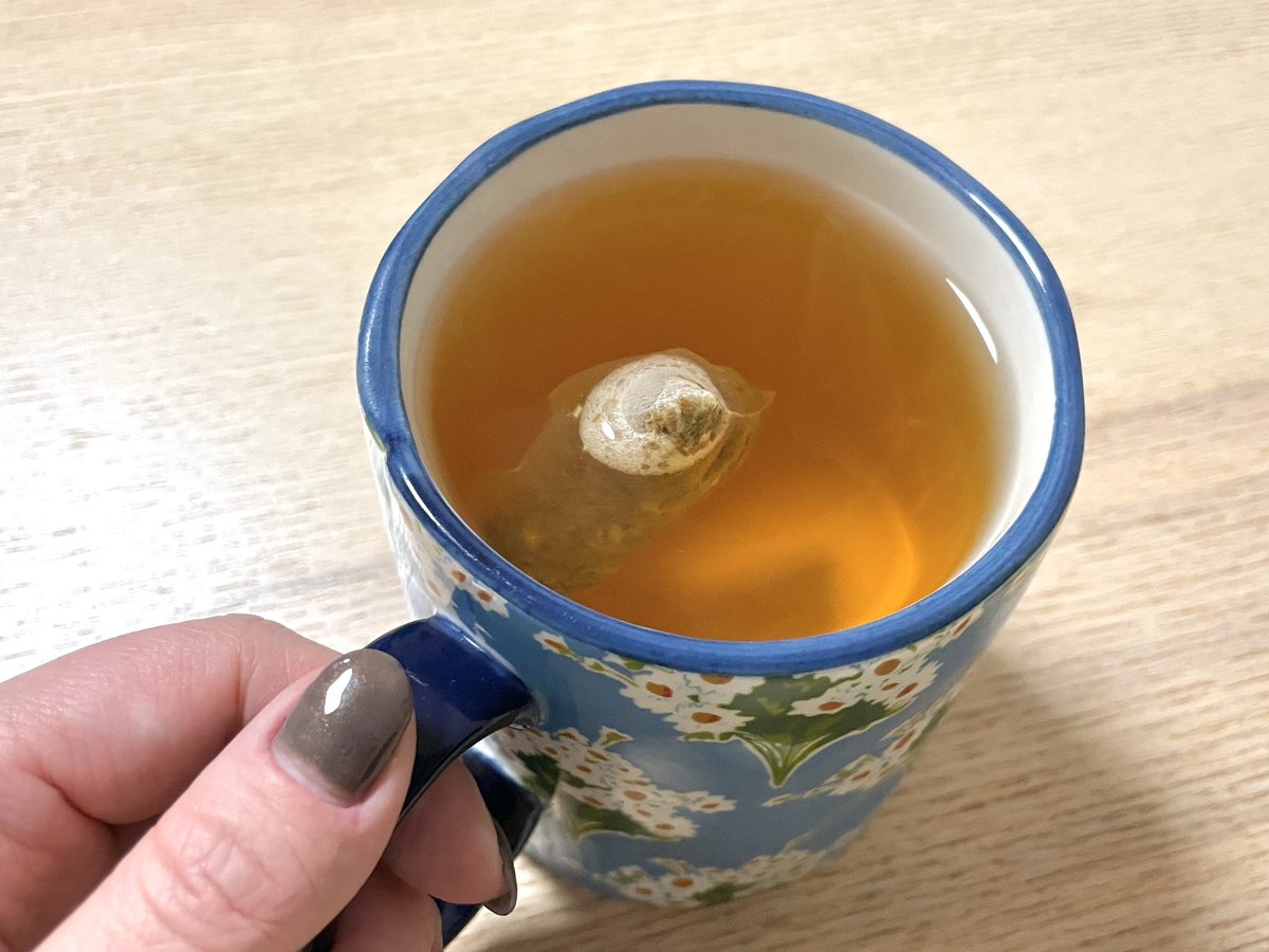 shokopage's tweet photo. 愛飲のルイボスを〈グリーン〉の方に切り替えてみた🌿
一般的なルイボスは茶葉を発酵させるのに対しグリーンの方は乾燥させたもので、茶色の方より栄養価と抗酸化作用が圧倒的に高く、より美容向きらしい🥰
癖がなくまろやか＆ノンカフェインで最高!!

グリーンルイボス▶︎https://t.co/pHXhAJ3qLL https://t.co/C48xpcZdJN