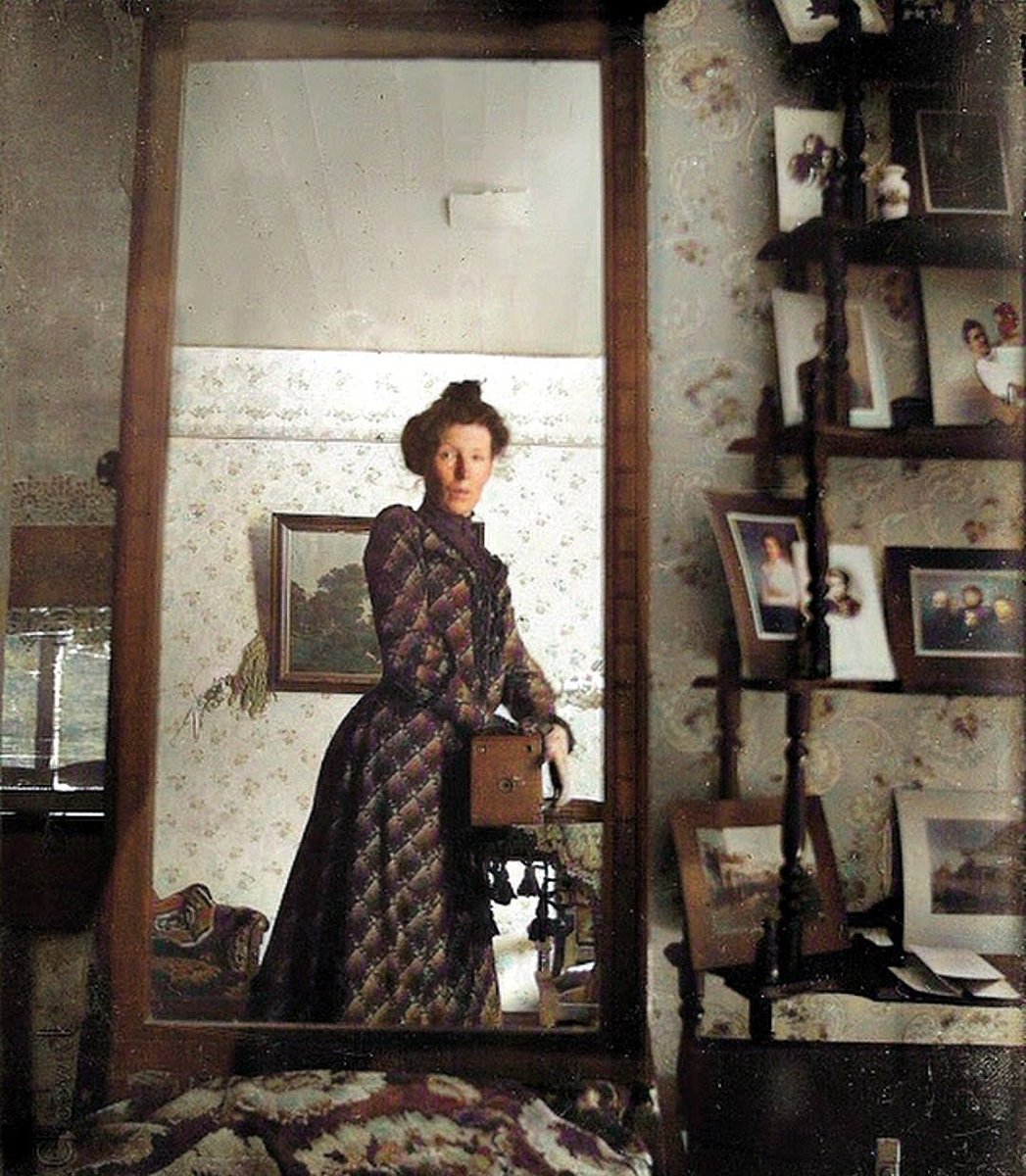 englandincolour's tweet image. A lady taking a selfie in the mirror with a Kodak Brownie box camera in 1900.