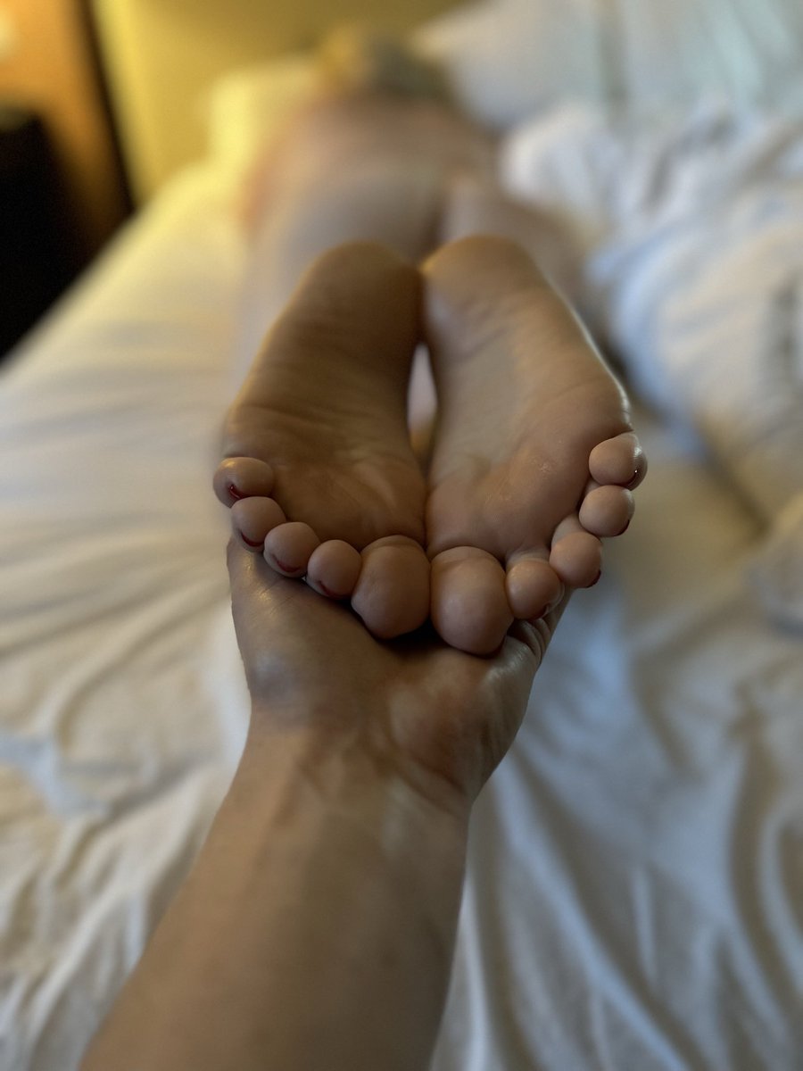 Not long till <a href="/BossyPaw/">BossyPaw</a> 
Who’s saying hi?

🦶🏼🦶🏼