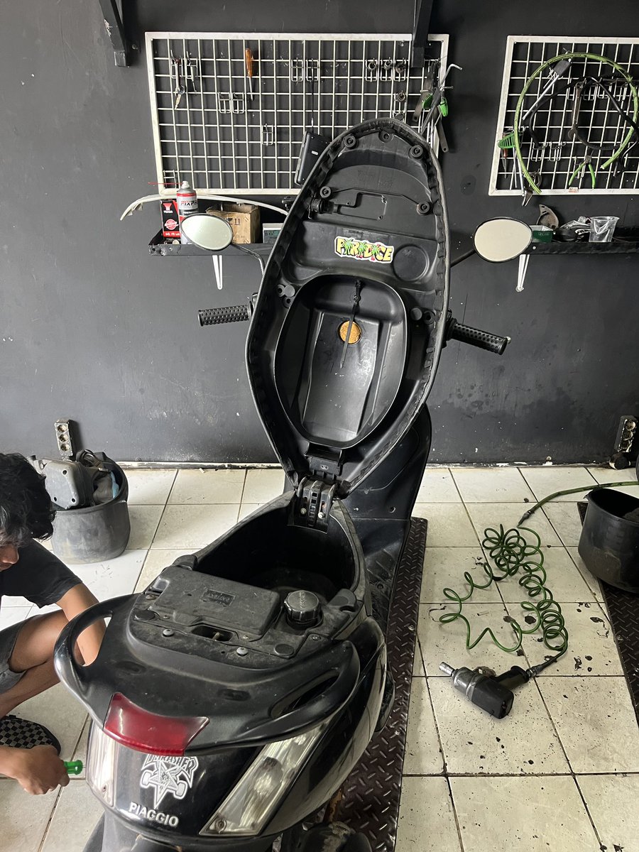 AlMujaddidi's tweet photo. Alias, lu ya pake acara tali gas putus segala 😭 https://t.co/nrxhlQ2tkf