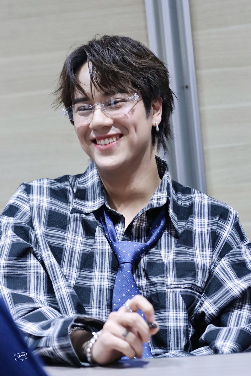 ยิ้มน่ารัก ลักยิ้มน่ารัก 💙

NANON FANSIGN BOOKFAIR
#สนามอ่านเล่น2025xNANON
#mynameisnanon