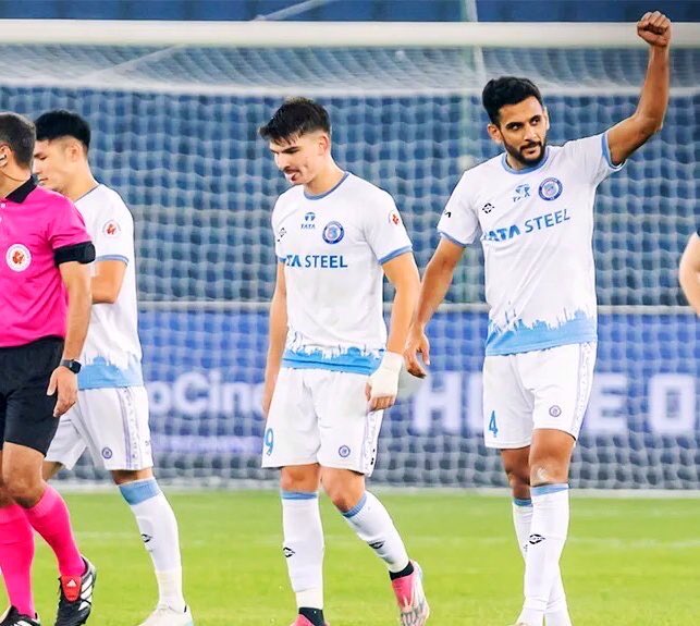 pratikch89's tweet photo. Making the most on the away trip and coming back with a goal and 3 points.
A total team show to help us climb up on the points table. We go again on Sunday at home. 🏟️🦾⚽

#JamshedpurFC #JFC #JamKeKhelo https://t.co/SEttL2LJwo