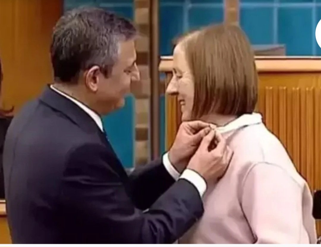 Aileyi AB Bitirdi!

 Yıl 2009…
Avrupa Konseyi Aileden Sorumlu Bakanlar toplantısında Selma Aliye Kavaf, sonuç bildirgesindeki, ‘farklı aile formları’ ifadesine itiraz etmişti.

Sebebi ‘eşcinsel aileleri’ işaret ediyor olmasıydı.

Sonra “Ben eşcinselliğin biyolojik,