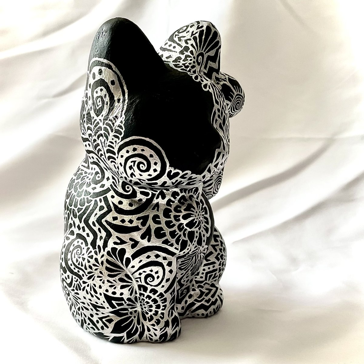 benitangle_art's tweet photo. ■20250129 GURUNEKO■ 

#CAT 
#招き猫
#きゃっと
#キャット
#猫
#ねこ 

#uniballsigno 
#銀黒 #BlackandSilver  
#benitangle #べにたんぐる #紅縺 #線画 #lineart #ゼンタングル #zentanlge https://t.co/a5uZgtgBiD