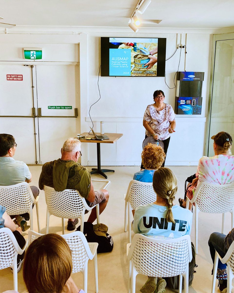 AUSMAP : microplastic tweet media