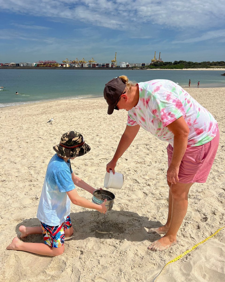 AUSMAP : microplastic tweet media
