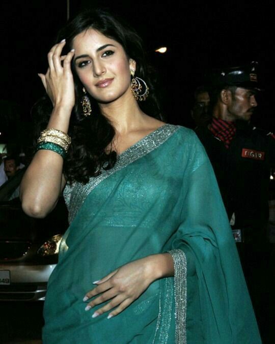Trusttmeidc's tweet photo. Katrina Kaif in saree is the prettiest sight ever <3 https://t.co/RVD0LeVj4E