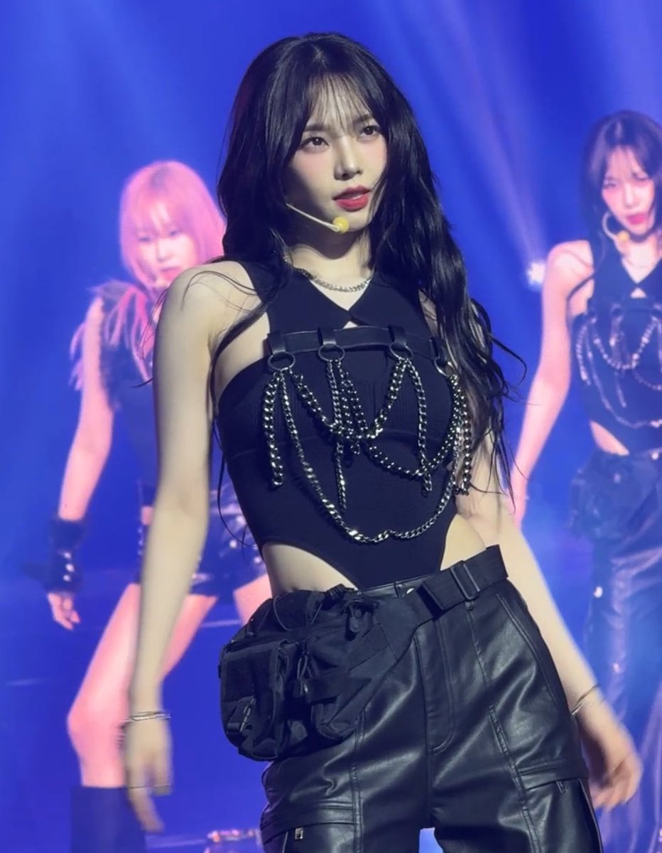 KARINA NEW OUTFIT WTF