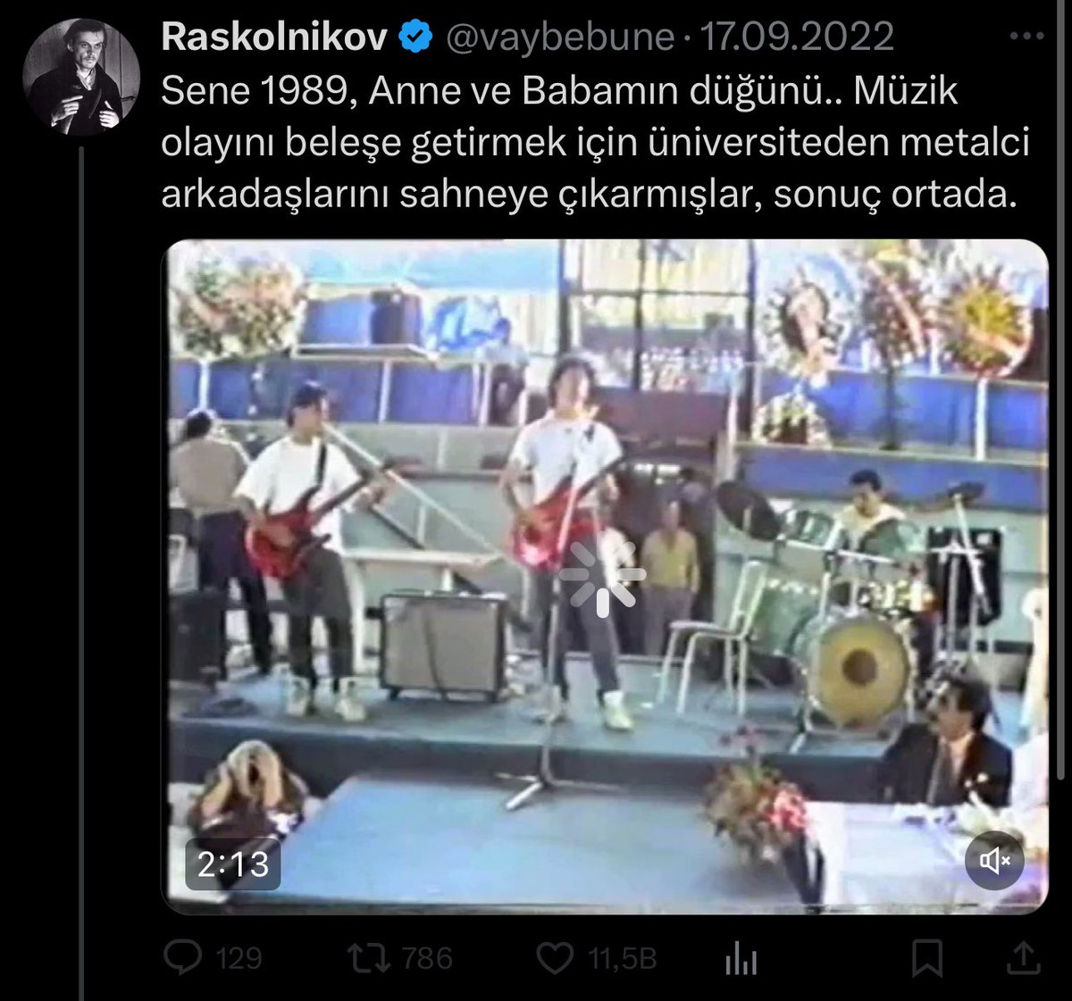 ifkoparan's tweet photo. Pkklı @vaybebune hesabı beni dava edecekmiş :)) Bu hesapların nasıl işlediğini anlatayım kısaca. Bunlar ilk olarak ABD'de viral olmuş videoları paylaşıp takipçi topluyorlar. Sonra bu takipçileri 'genel muhalif' tvitler atarak muhalif olduklarına ikna ediyorlar. Asıl amaç itibar suikastleri. Daha sonra pkk'ya karşı kim varsa saldırıyorlar. Pkk hakkında tek (pozitif negatif) yorum yapmazlar. Fetöcü abileri öğretti bu işi :)
