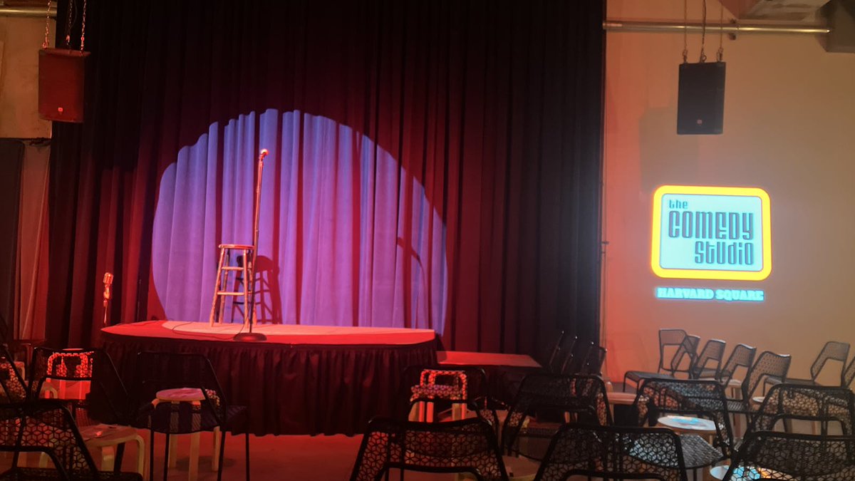 aleagueofcomedy's tweet photo. In the world of stand-up comedy, it all starts on an inflatable couch in a room as bright as my future (fingers crossed). Next stop: the dimly lit stage where dreams either soar or trip on the mic cable. #ComedyLife #InflatableCouch #StandUpBeginnings #LiveLaughLimp ✨🎤 https://t.co/vtJfcFbHAx