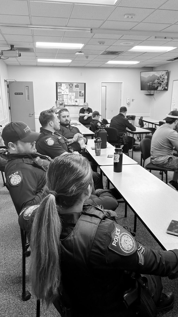 Your South Sac graveyard officers getting ready to hit the streets! <a href="/SacPoliceChief/">Chief Kathy Lester</a> <a href="/SacPDSouth/">SacPD South Command</a>