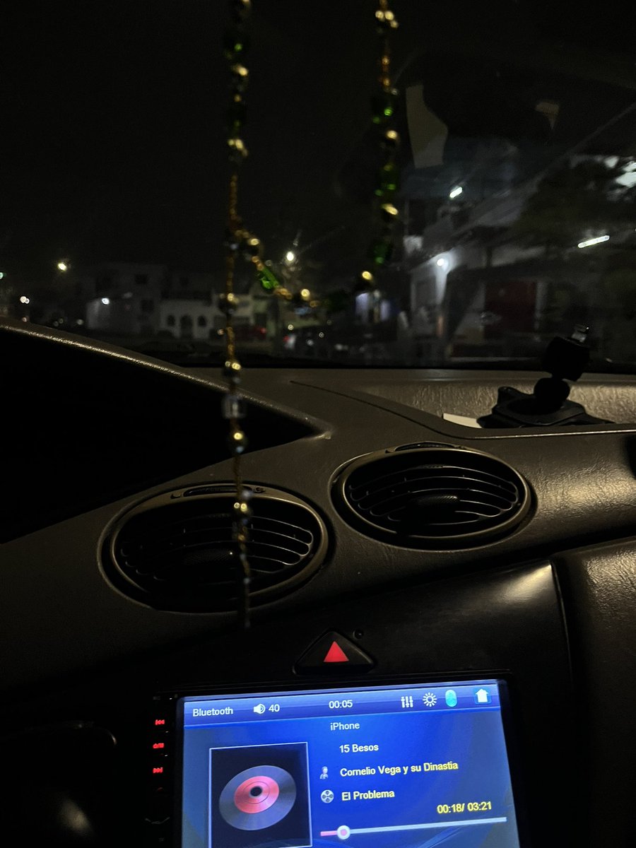 Que ganotas de traerla en el carro y cantarle esa canción