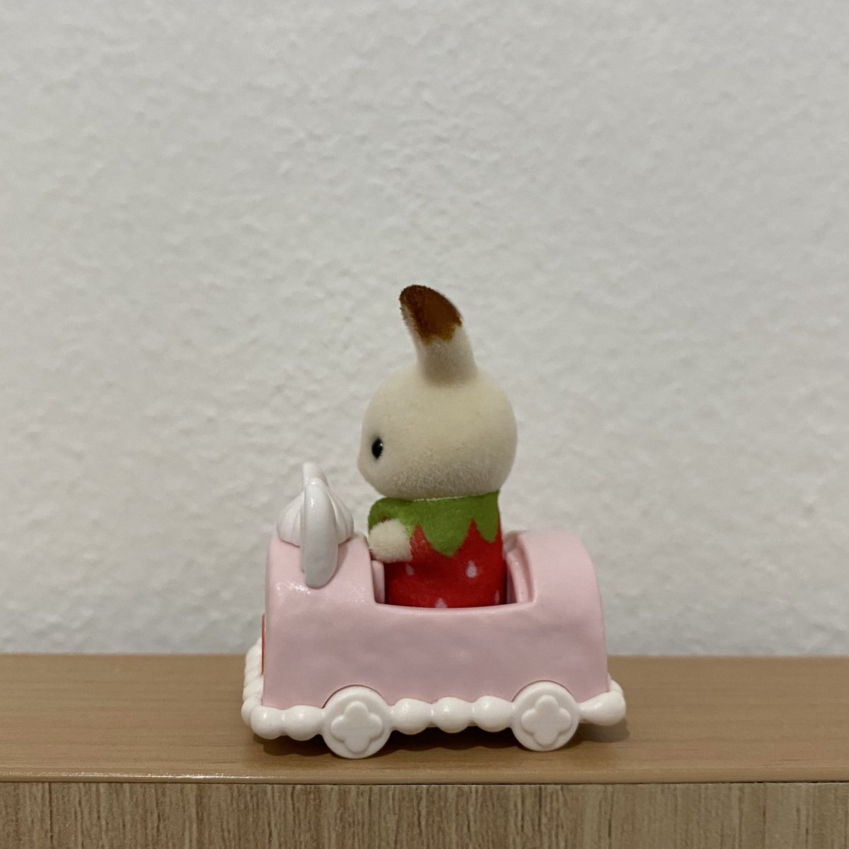 sunniaes's tweet photo. ★ Sylvanian Families : Choco Rabbit Cake Train : 130 K ( no bnfc, bought from KidzStation ) https://t.co/wynvd9rsco