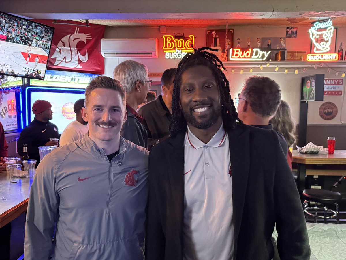 The_Couch_GM's tweet photo. Awesome event tonight at @Marco_Polo_Bar for the Cougs! 

@WazzuRogers , @MarcusTrufant @therealdashdog thank you for the time! 

Coug event tomorrow in Vancouver, WA! See you there! #gocougs https://t.co/neBQe7JOHy