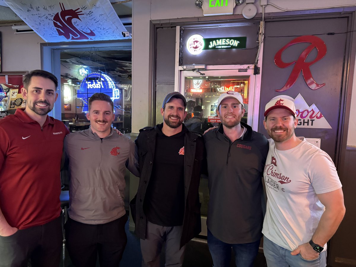 The_Couch_GM's tweet photo. Awesome event tonight at @Marco_Polo_Bar for the Cougs! 

@WazzuRogers , @MarcusTrufant @therealdashdog thank you for the time! 

Coug event tomorrow in Vancouver, WA! See you there! #gocougs https://t.co/neBQe7JOHy