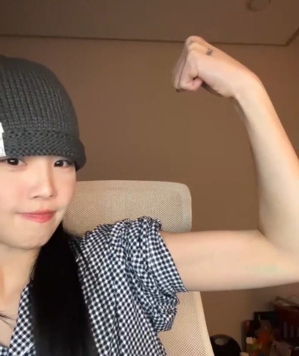 Fn. @🍒🦁 tweet media