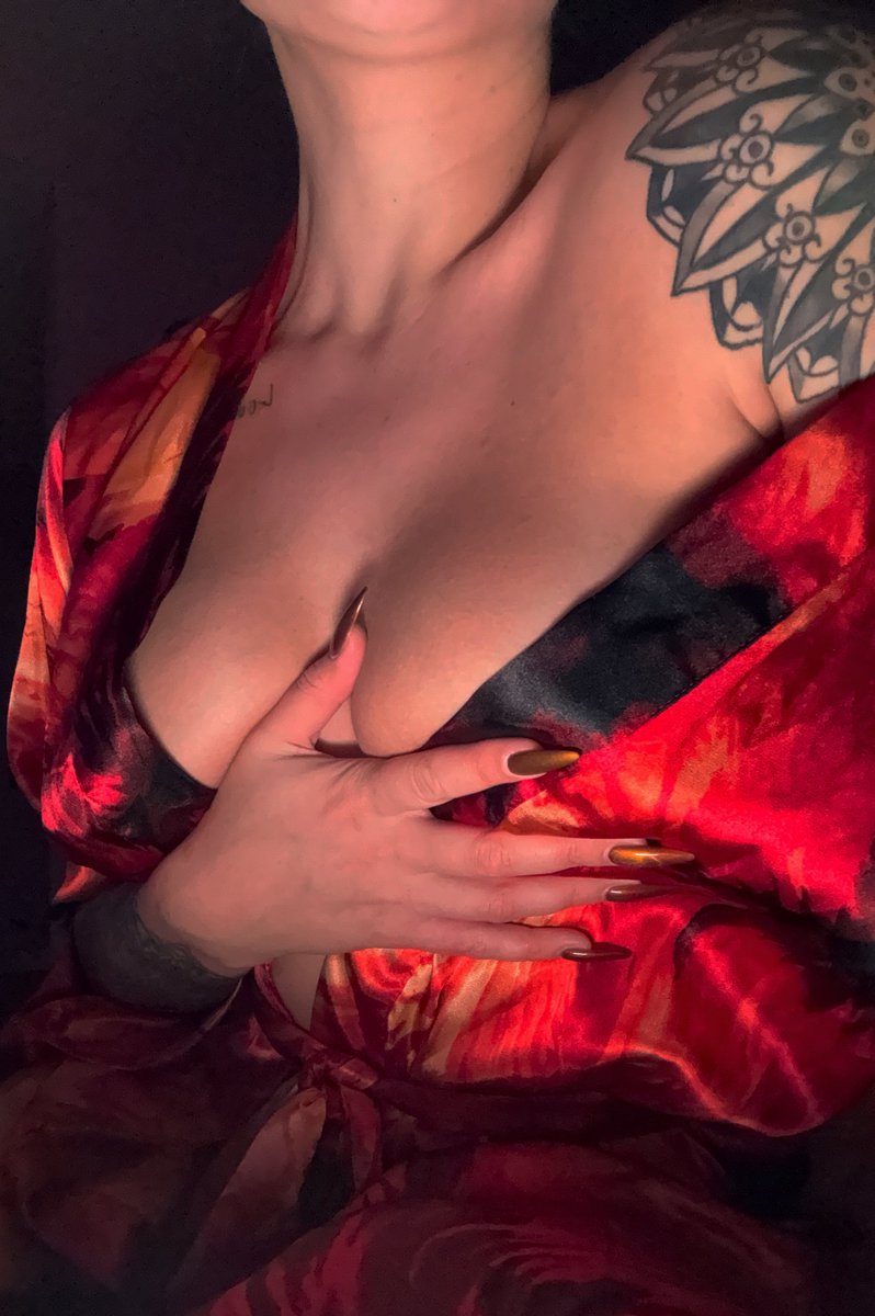 wobblymami's tweet image. It’s late