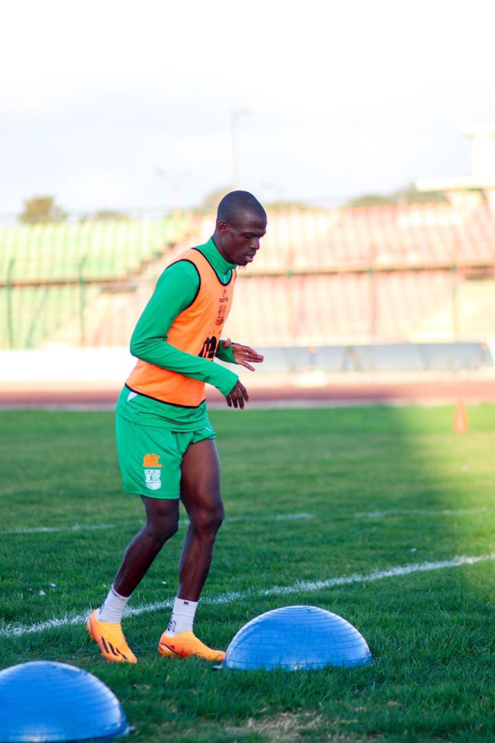 FodeCamaraFC's tweet photo. De retour à Mostaganem pour préparer notre prochain match du championnat. 💚🤍🙏🏾.
#FC18 https://t.co/j2URIXn8k6
