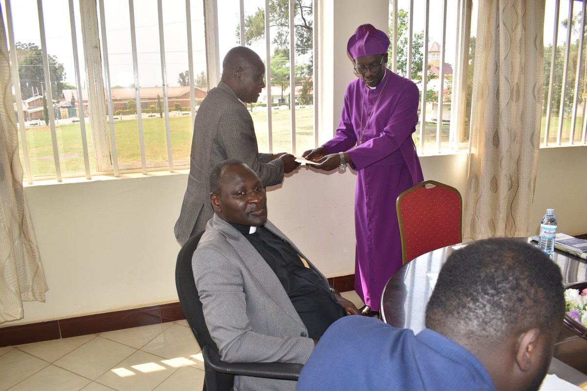 AnkoleDiocese's tweet image. Yesterday, a total of 50m ug shs was disbursed to clergy and lay readers of @AnkoleDiocese who saved with the Diocesan Pension scheme. Each saved 5% of their income. The highest retiree got 6m as gratuity and per month each will get a monthly contribution in range of 100.000shs.