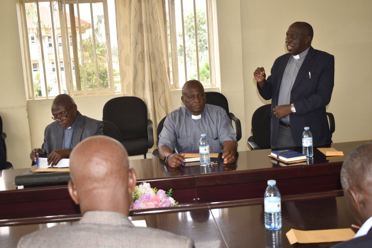 AnkoleDiocese's tweet image. Yesterday, a total of 50m ug shs was disbursed to clergy and lay readers of @AnkoleDiocese who saved with the Diocesan Pension scheme. Each saved 5% of their income. The highest retiree got 6m as gratuity and per month each will get a monthly contribution in range of 100.000shs.