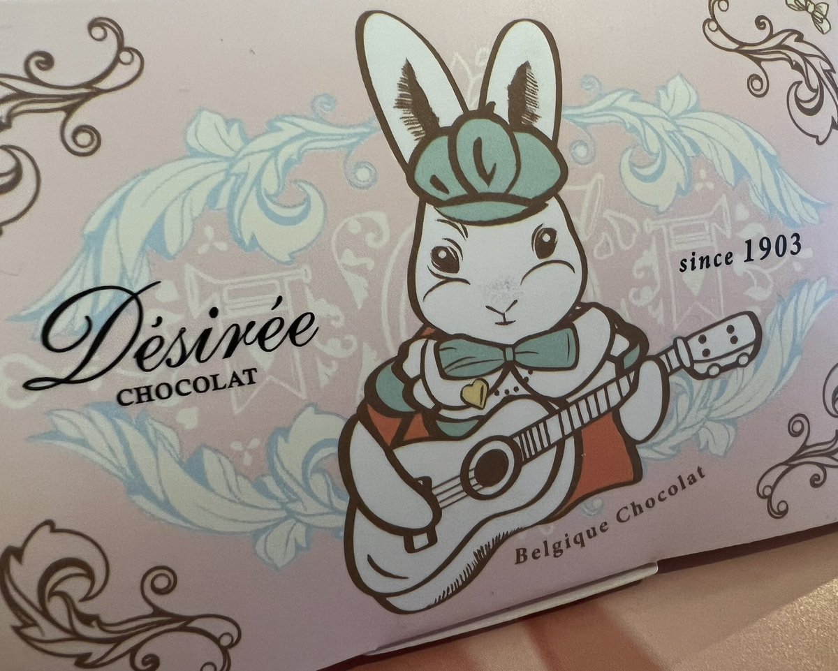 今日からバレンタインのチョコ催事が始まってました🍫お世話になった方に渡すチョコ買いに行って来ました🍫購入者にオマケで付いてきた🍫❣️チョコのパッケージが
ギター🎸‼️可愛い💕