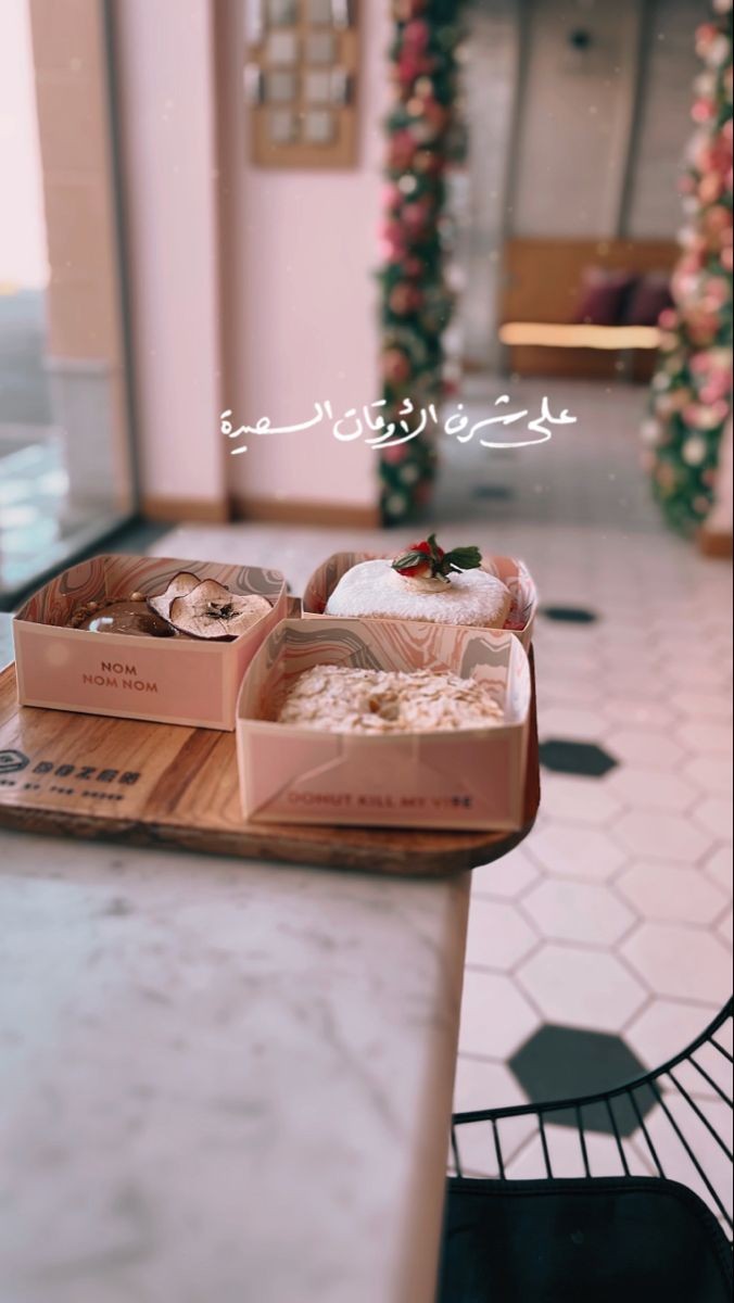 ......

صباح هادىْ .. وَ آنفآس تَحمَل. تفآئَل وَيقيَن بآن كَل مآ سيكتَبہَ آللہَ لنآ فَي كَل صباح خير وجميل••!! 💘

......