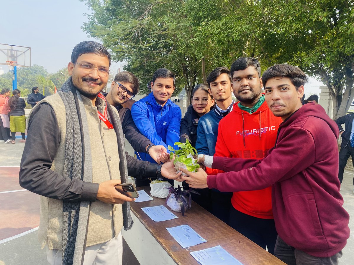ambalika363's tweet image. Ambalika Institute goes green! 🌿✨ The campus came alive with sustainability and innovation at the Green Fair, promoting eco-friendly initiatives and a greener future. 🌎💚 #GreenFair #Sustainability #GoGreen #ambalika