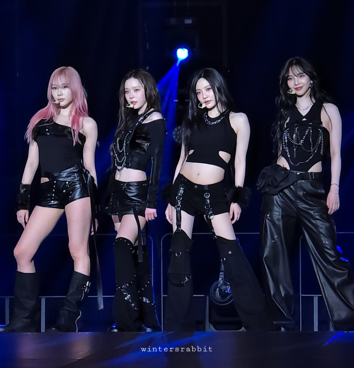 wintersrabbit's tweet photo. 250128 Parallel Line Seattle

🖤

#aespa #에스파 @aespa_official https://t.co/0y1PlhBEfR