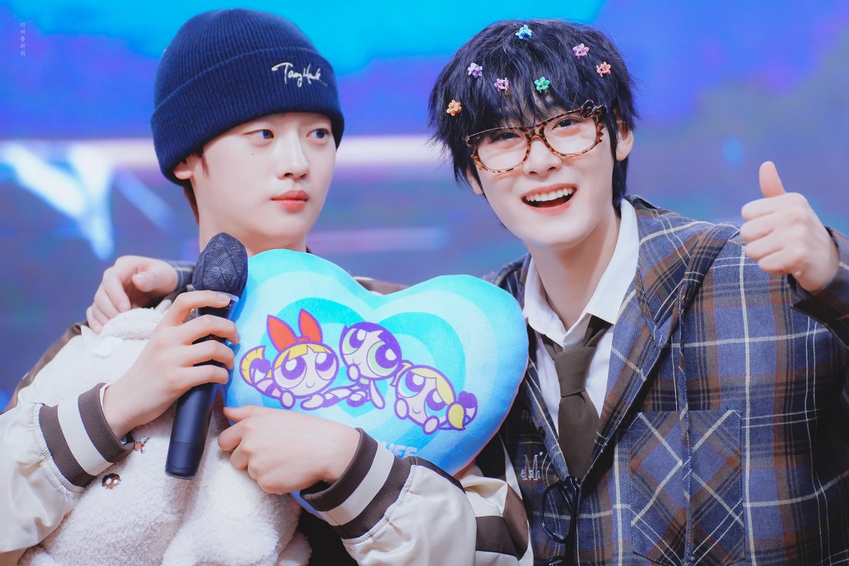 riverflower1201's tweet photo. 250126 메이크스타홀

새해 복 많이 받아🧧
2025년에도 웃는일만 가���하길~~

#위아이 #강석화 #유용하 #WEi #KANGSEOKHWA #YOOYONGHA https://t.co/oS1Tu1A7oI