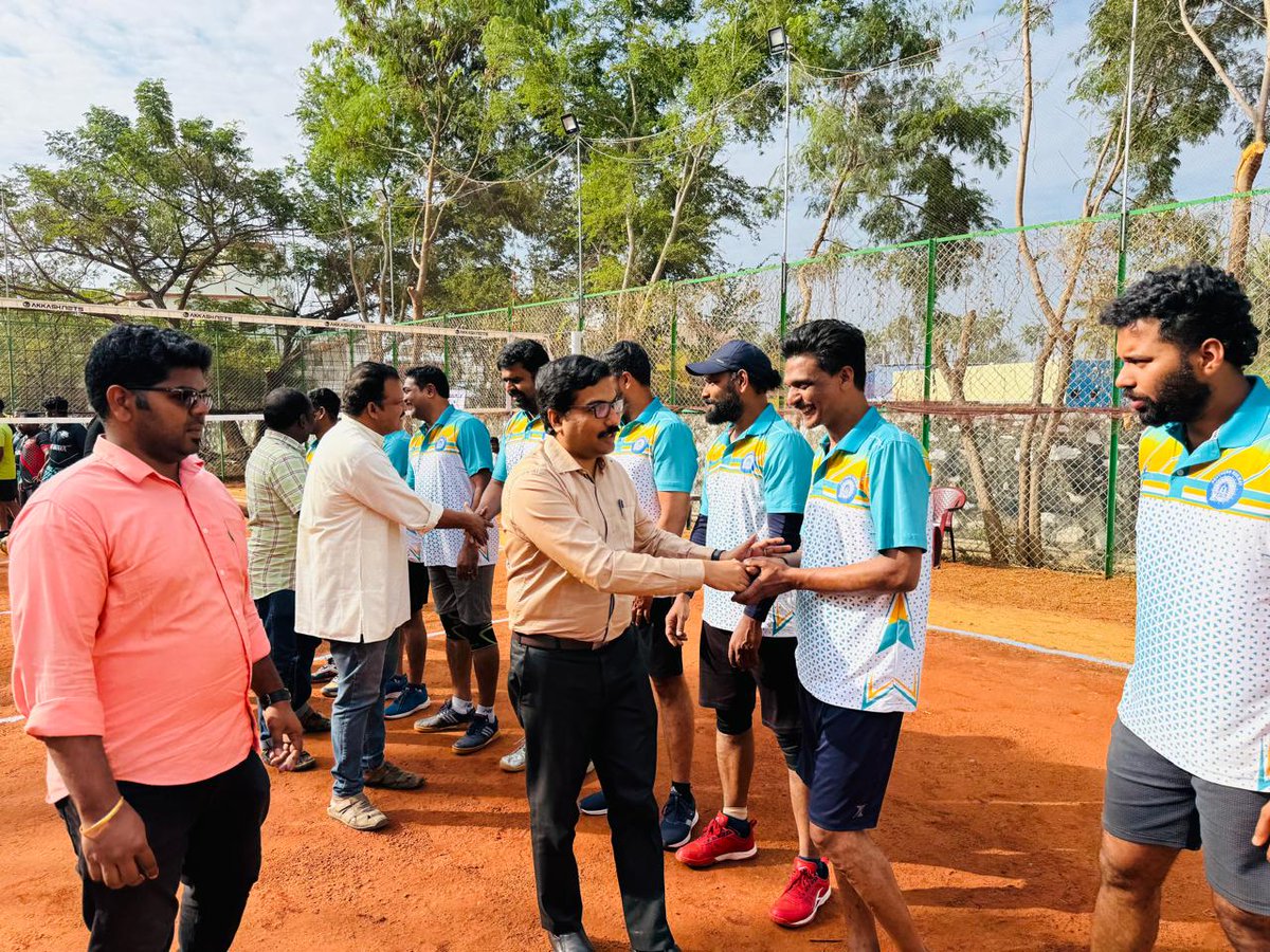 GMSRailway's tweet image. Intra-Divisional Volleyball Tournament Kicks Off in Nagercoil!

Staff showcase teamwork, fitness &amp;amp; sportsmanship as #TVCSR continues its legacy of sporting excellence with events like badminton and cricket tournaments.

@TVC138 

#SouthernRailway