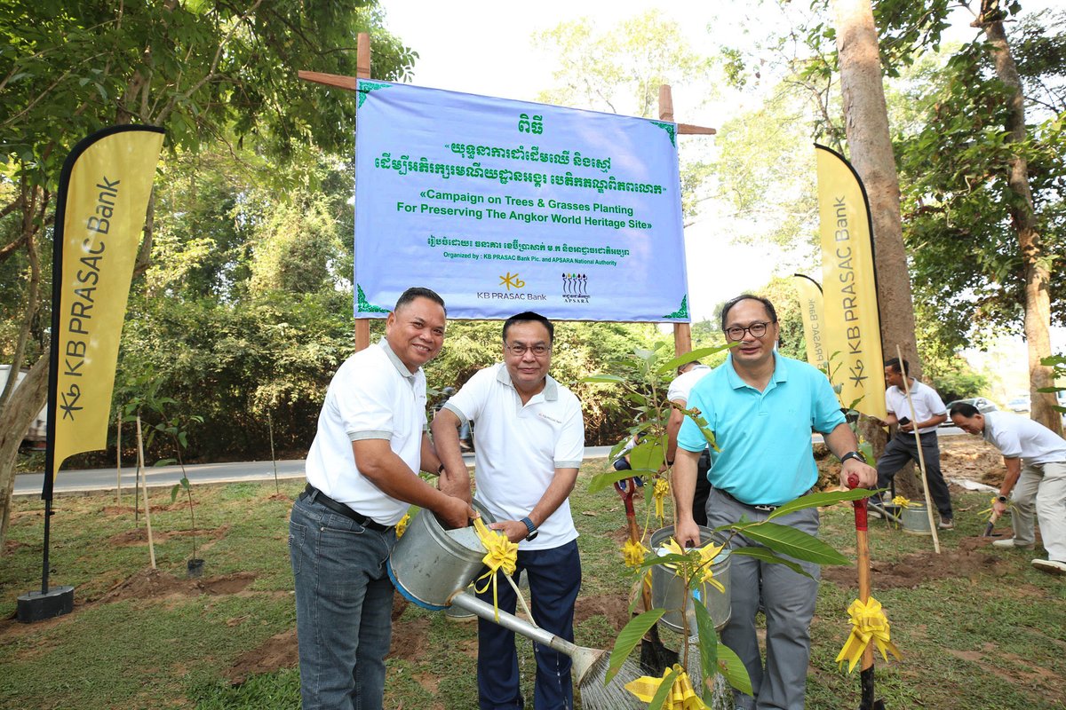 kbprasac_bank's tweet photo. KB PRASAC Bank has joined Apsara National Authority in tree planting activities at Angkor Archaeological Park to contribute to increasing green cover and supporting the preservation of this world-renowned UNESCO World Heritage Site on 25 January 2025.
#KBPRASACBank https://t.co/OLK8TDFNkf