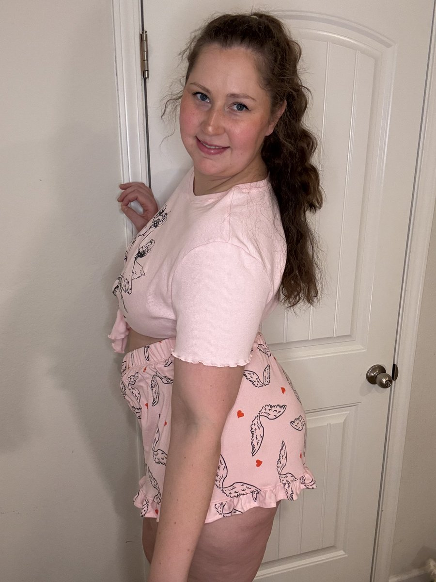 CheekyChelsea2k's tweet photo. Cute new pj’s. What do you think? #ootd #pajamas #pjs #cutepjs #cutegirl #explore #explorepage https://t.co/a9MgsaqnGi