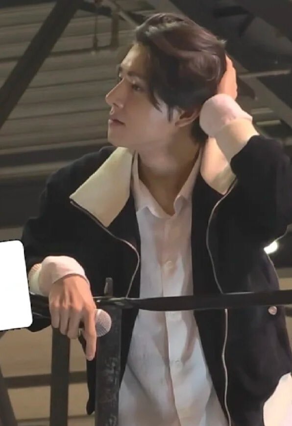 enginafess's tweet image. -en jake ganteng banget, suka banget lagi rambutnya 😭