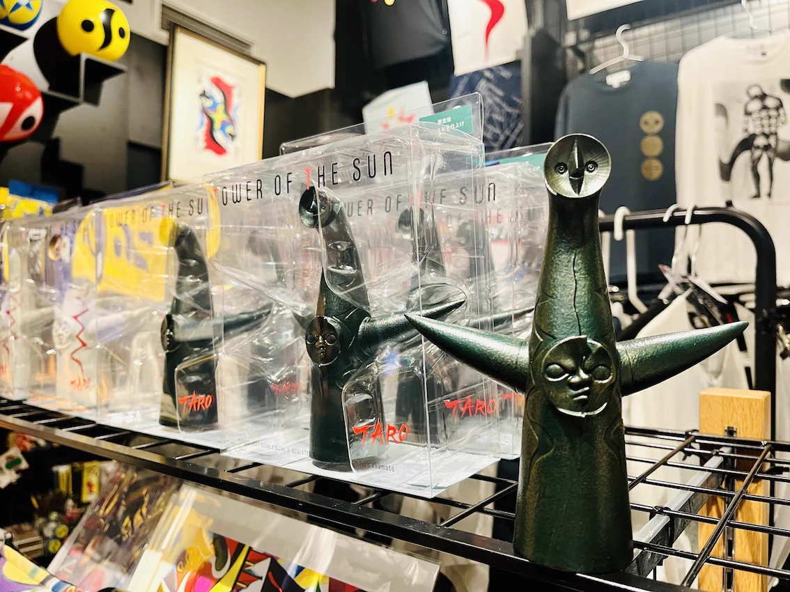 【限定品】太陽の塔　ブロンズ色彩仕上げ&ノーマルソフビセット 岡本太郎記念館 on X: 