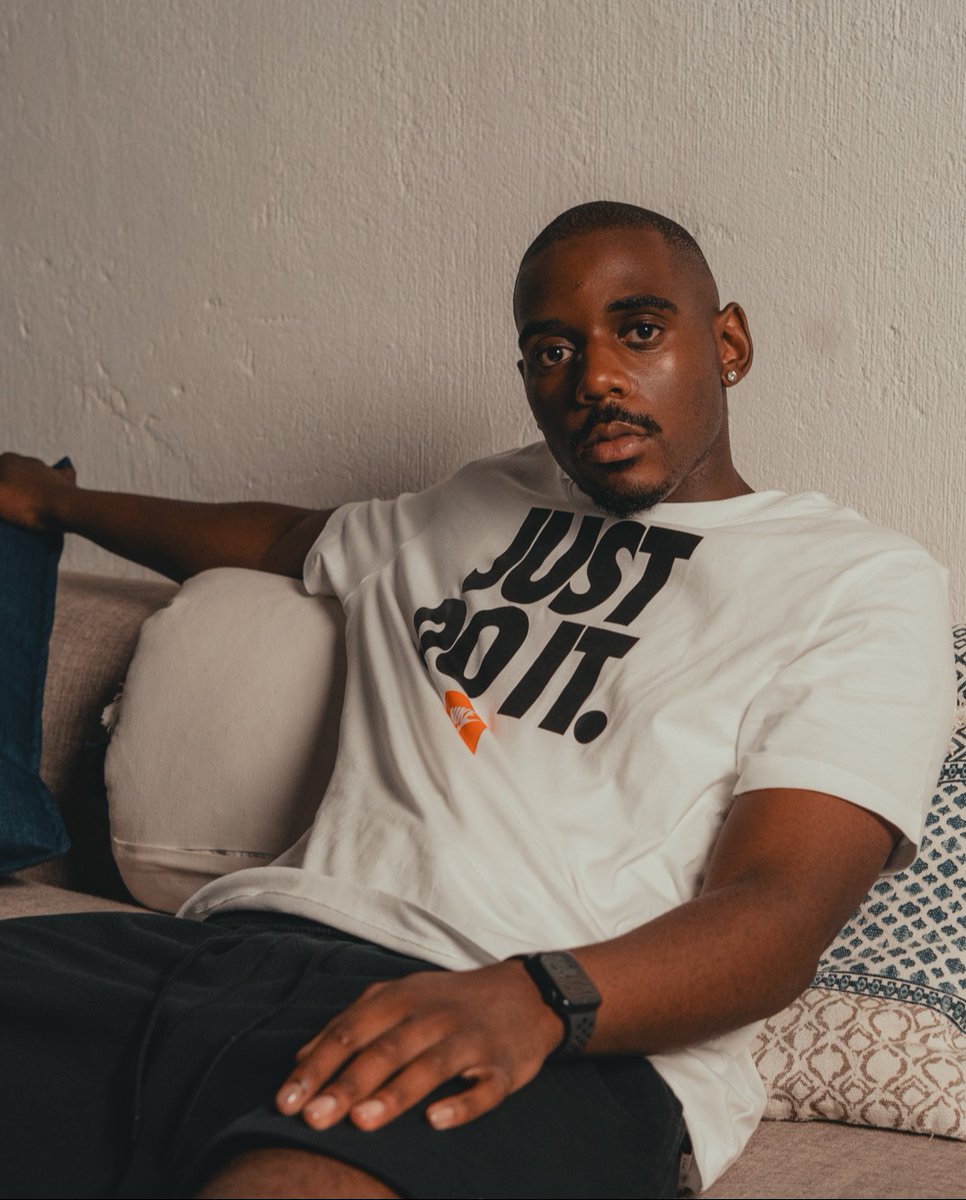 sidestep_SA's tweet photo. Remember that thing you were overthinking?... JUST DO IT.
Get our Nike Sportswear "Just Do It" T-Shirt in White for only R399.99
Available online & in store while stocks Last!
T's & C's apply.
#cultureforward #sidstep #fashion #sidstepstyle #SSstyle https://t.co/JCK9dynLGN