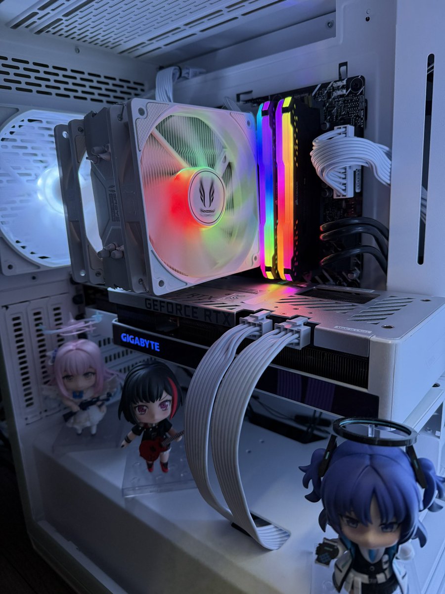 컴퓨터 케이스를 바꿨어요 😳