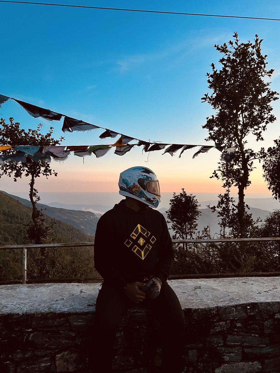 aryanpew's tweet photo. 🧵My favorite crypto memories.
I'm Aryan. I started in 2020, learning from the basics to building a strong foundation in crypto. This thread shares my favorite crypto & #Binance memories and how it changed my life.
#ItsStillEarly to join crypto with @binance 🧵💕⬇️ https://t.co/gmMd1Gohtl