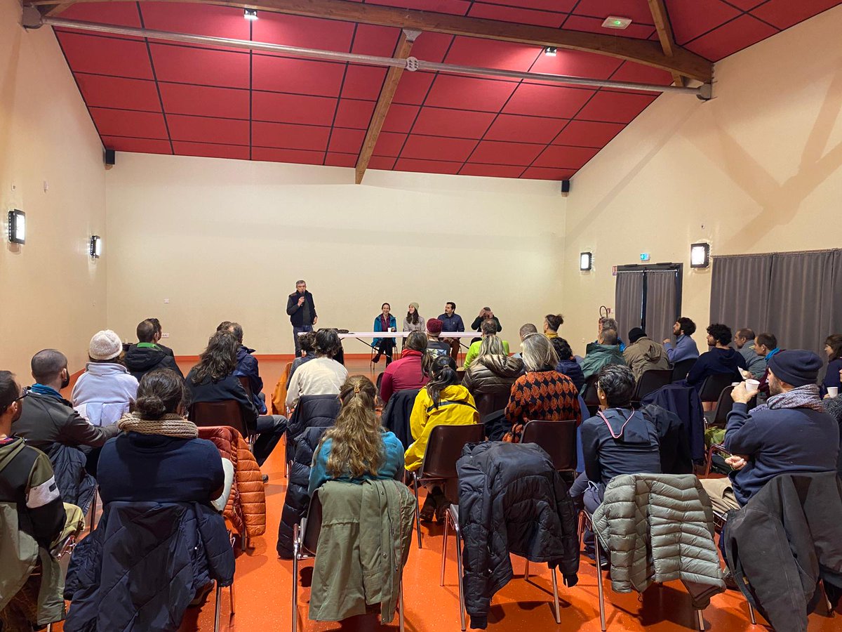 FIRE_ADAPT's tweet photo. Ayer, en el #StudyHub de Francia estuvimos en📍Carnas.
✅Visitamos una zona quemada para conocer la metodología de recolección de datos de vegetación, para realizar un estudio forense del incendio sin tener ningún tipo de registro. Todo ello a cargo de Tristan Charles-Dominique y su equipo. @Sorbonne_Univ_ @iEESParis
✅Conocimos de la mano de un ganadero local la estrategia de gestión del paisaje que se está llevando a cabo, y conversamos con agentes locales sobre las adversidades y retos de la ganadería y agricultura local (viñedos).