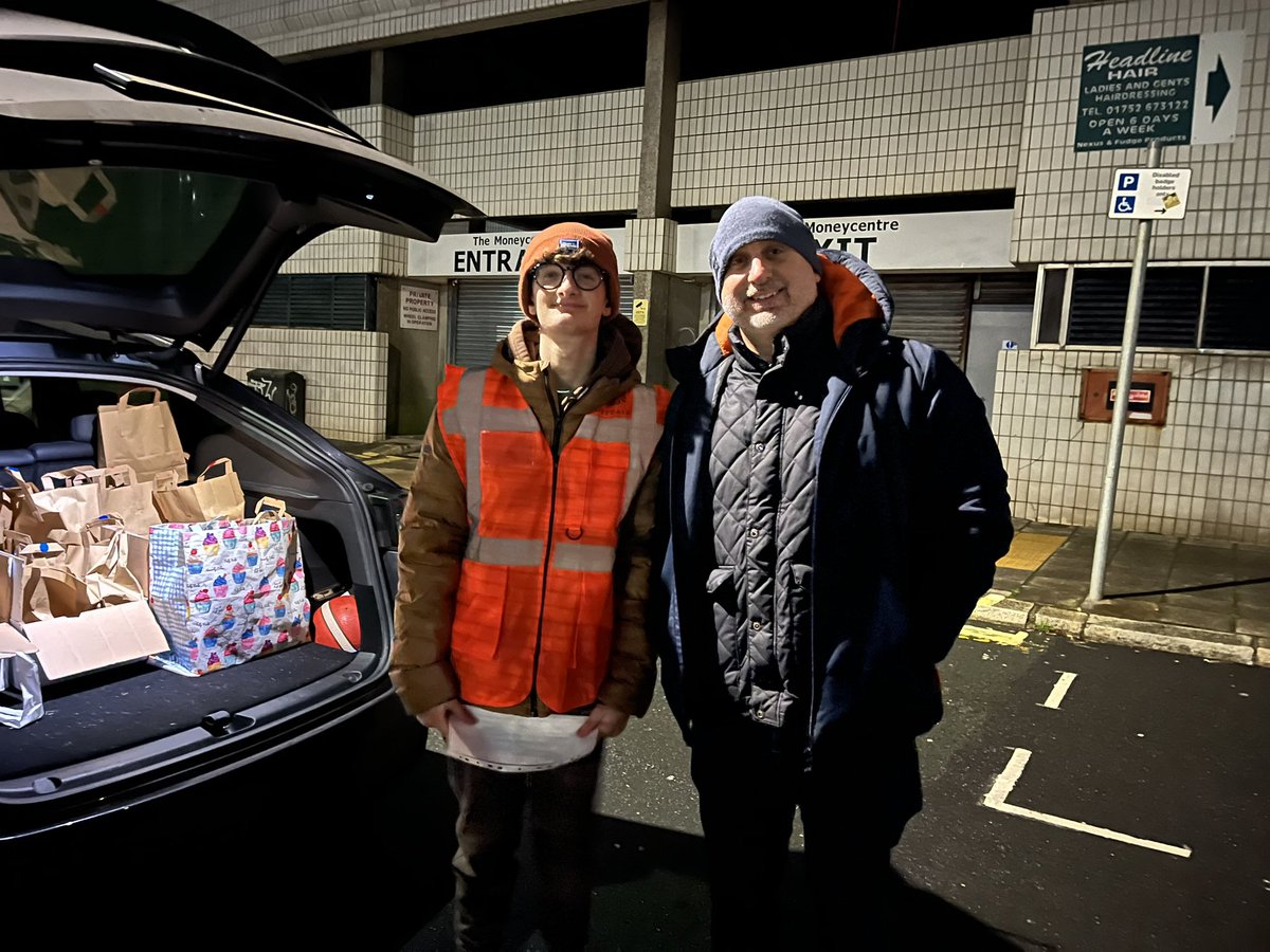 plymouthsouprun's tweet photo. Great to have the support of local businesses. On Tue. @ObedairUK & #Spheresolutions organised & served @plymouthsouprun. A busy night with 74 people served + 12 bags of food collected for family. 3 sleeping bags, a blanket & 3 day riders given out. ๐ team & @_outreachOT https://t.co/CjOFYfyJgM