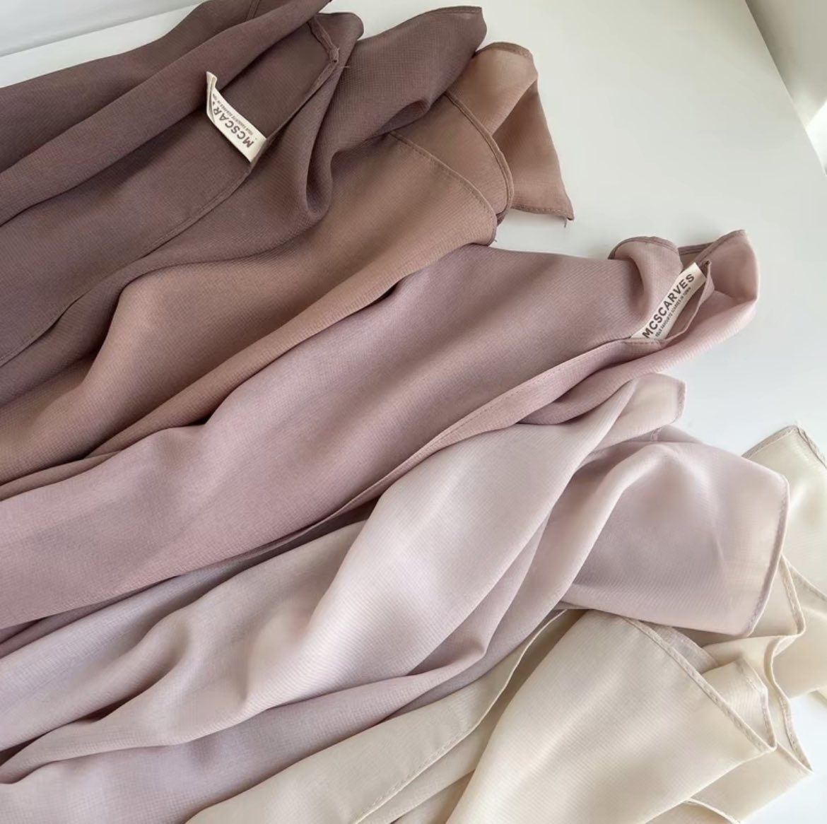 shopwithflorie's tweet photo. DIA DAH RESTOCK BALIK GUYS!!! 💗

korang yang suka shawl plain and senang bentuk please laaa borong semua warna dkt beg kuning tu mmg tak menyesal 🫵🏻💯 https://t.co/3XYfEKXhji