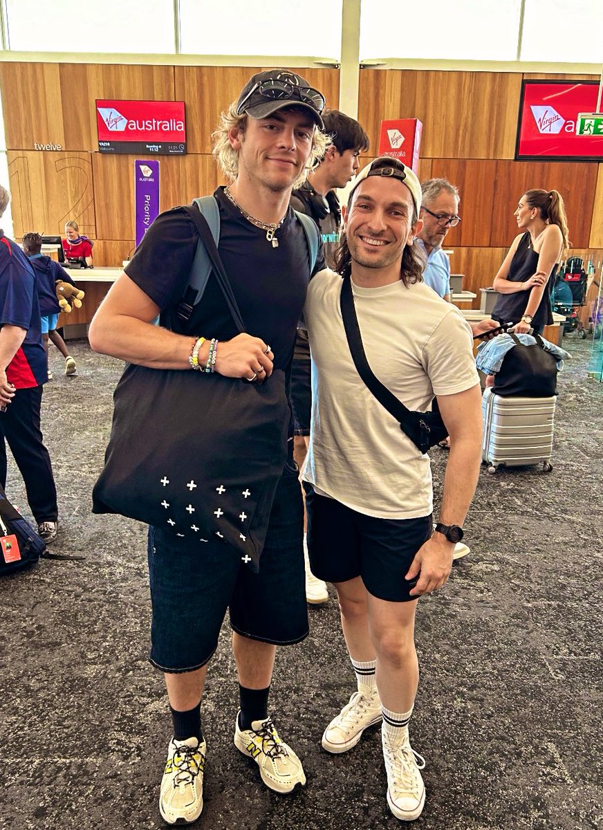 Absolute legend 🤩🇺🇸 #rosslynch
#thedriverera #obsessiontour #adelaide