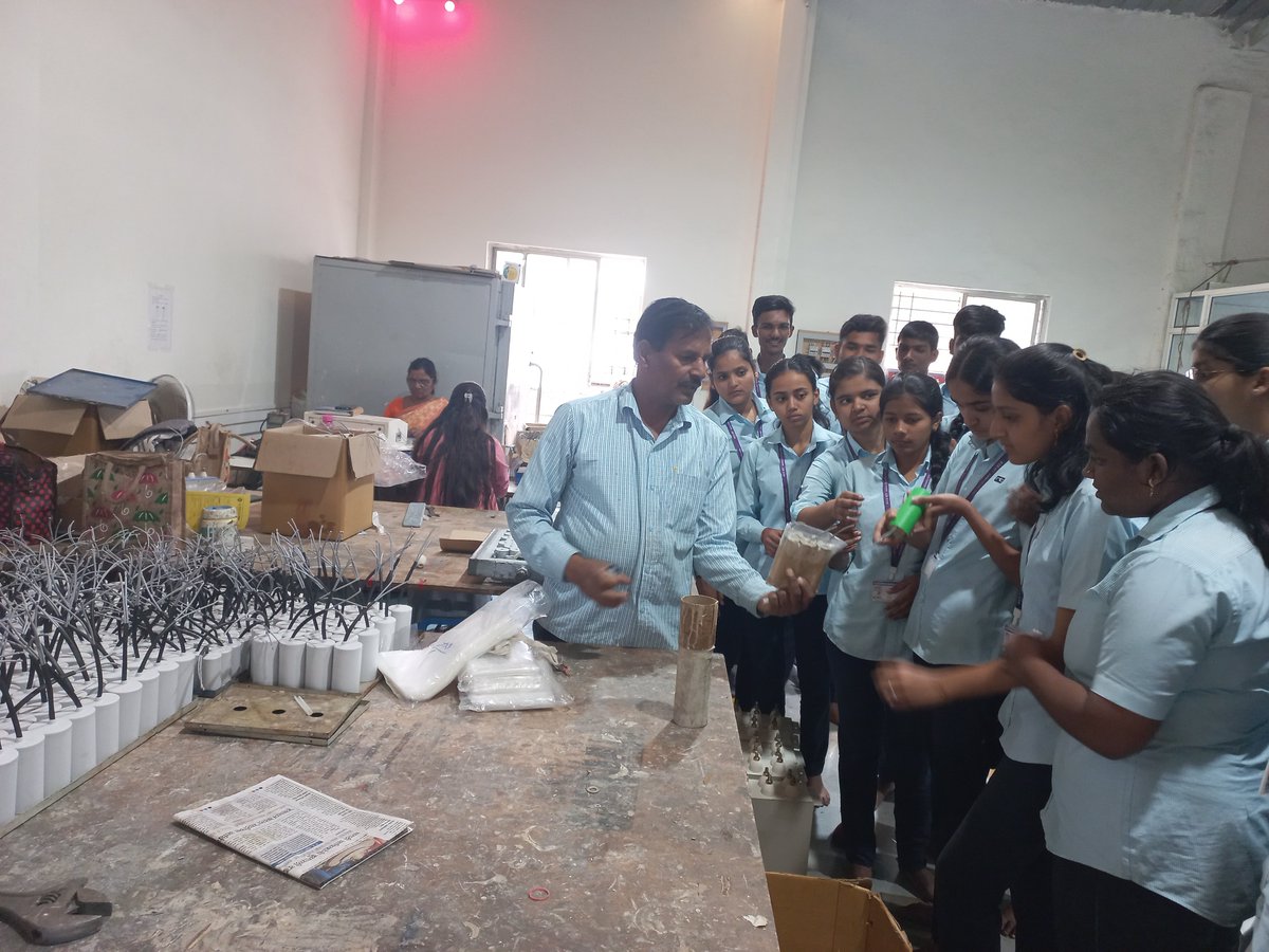 ritindia1983's tweet image. Diploma Second-Year Electrical Engineering students explored cutting-edge technology and manufacturing processes during an insightful industrial visit to Yash Capacitor, MIDC Islampur.
#IndustrialVisit #PracticalKnowledge #DiplomaElectrical #RIT