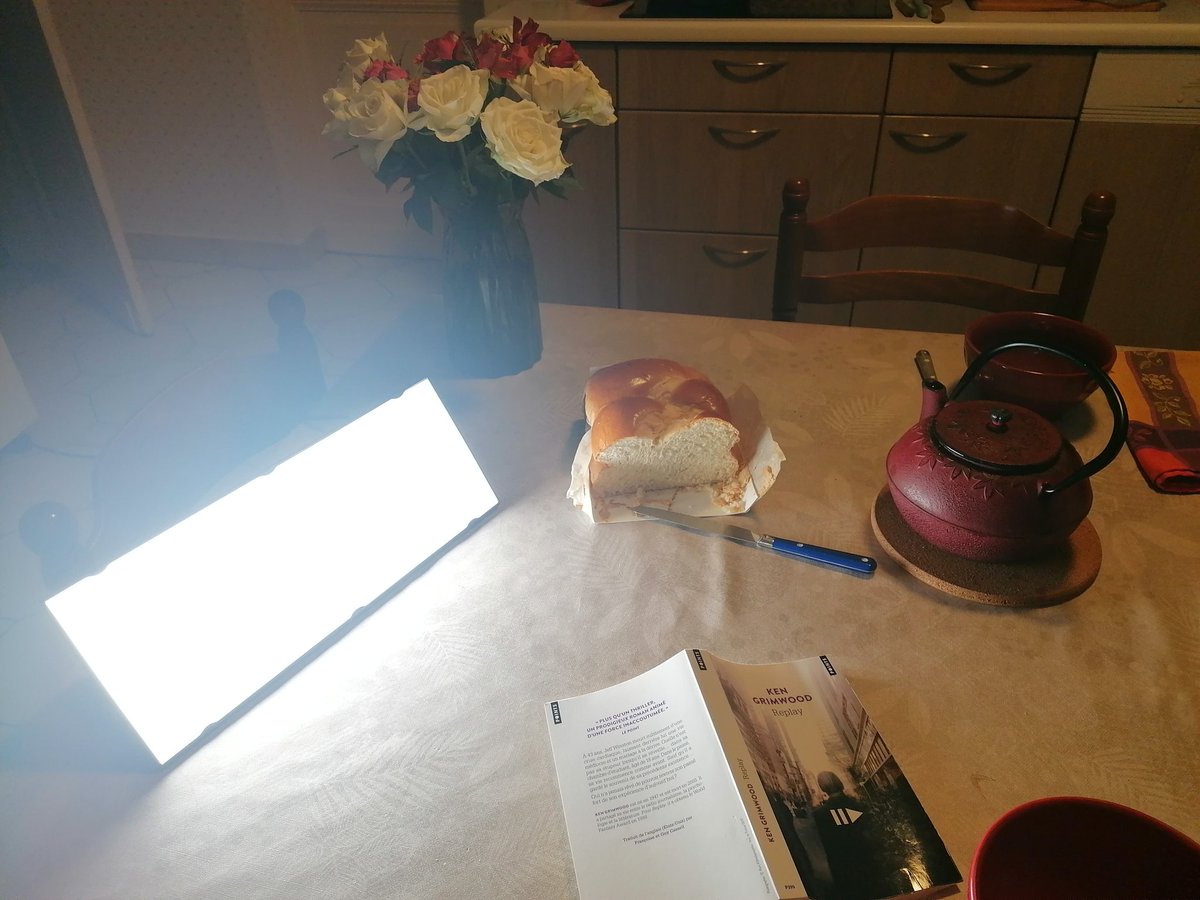 Pour lutter contre le manque de lumière et la déprime hivernale, rien de mieux que mes 10 000 lux tous les matins #luminotherapie